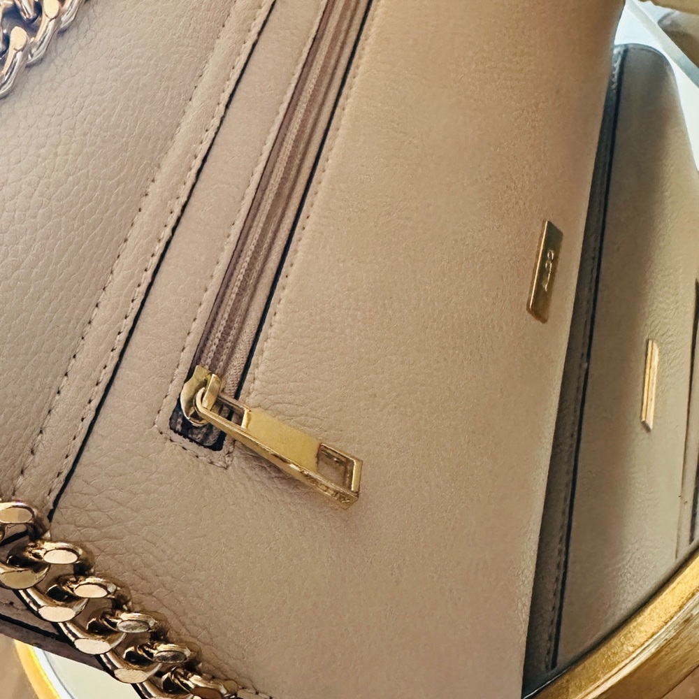 Highlight Handbag - Picture 7 of 9
